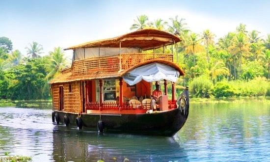 6 Best Boat House Experiences in India.